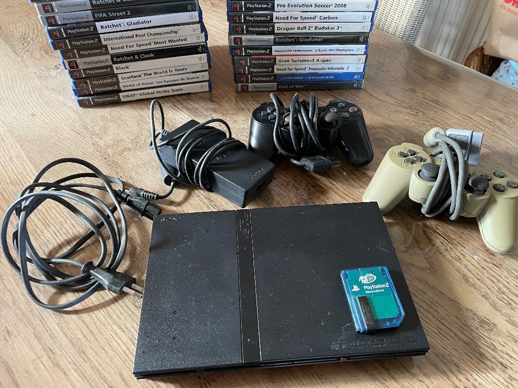 PlayStation 2 Slim + 31 jeux + 2 manettes – Lot complet, Games en Spelcomputers, Spelcomputers | Sony PlayStation 2, Gebruikt