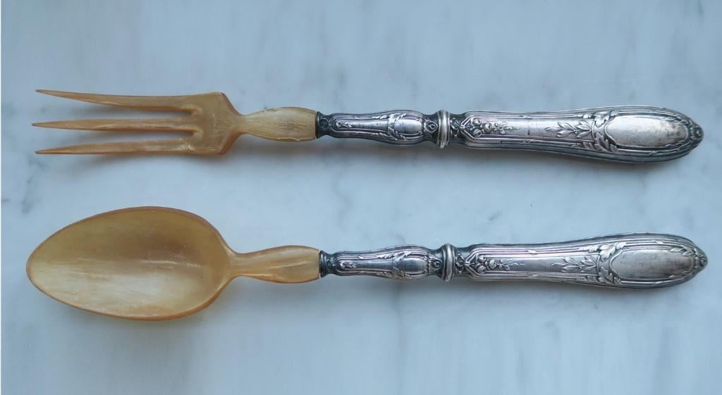 Couverts à salade en argent et corne, Enlèvement