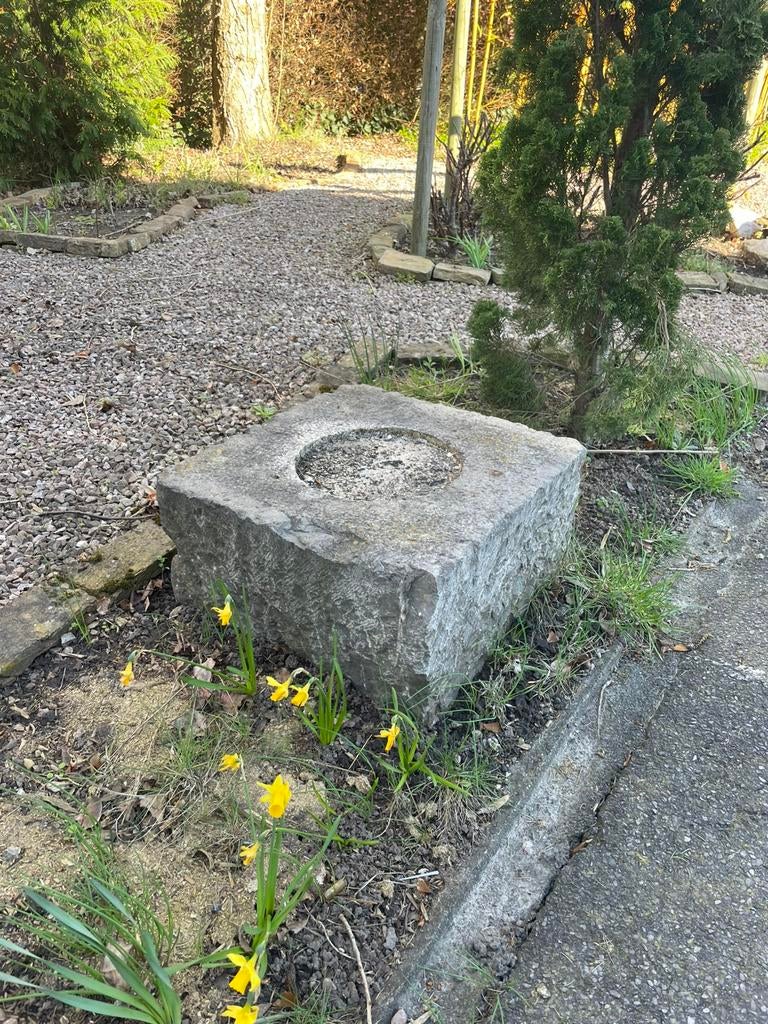 2 arduinen tuin ornamentstenen, Ophalen, Zo goed als nieuw