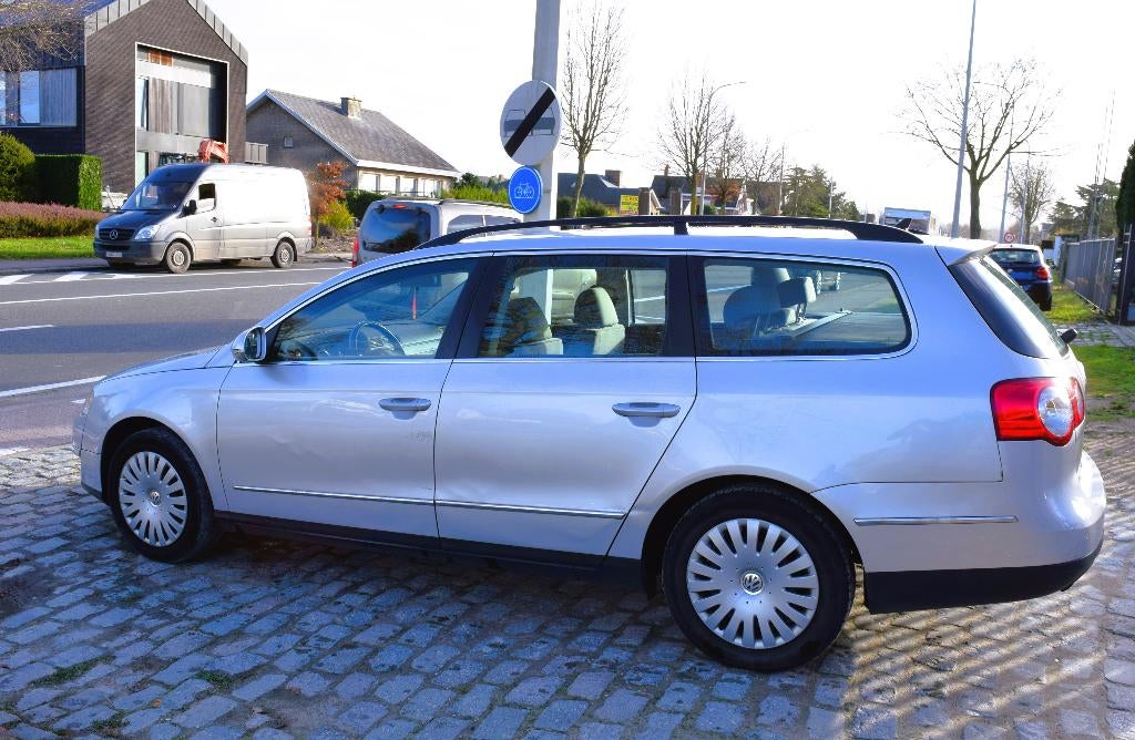 Vw Passat 1.9TDi/Airco/GPS/1st Owner/HISTORY, Autos, Argent ou Gris, Achat, Entreprise, Boîte manuelle