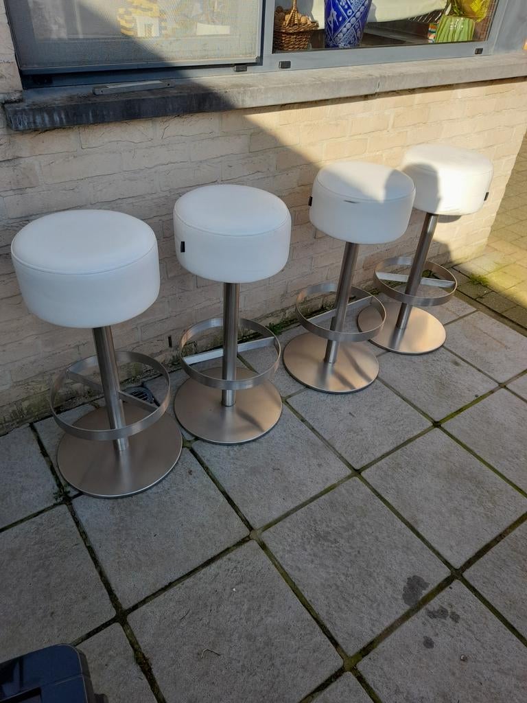 4 tabourets de bar en cuir
Hauteur 78 cm, Maison & Meubles, Tabourets de bar, Enlèvement