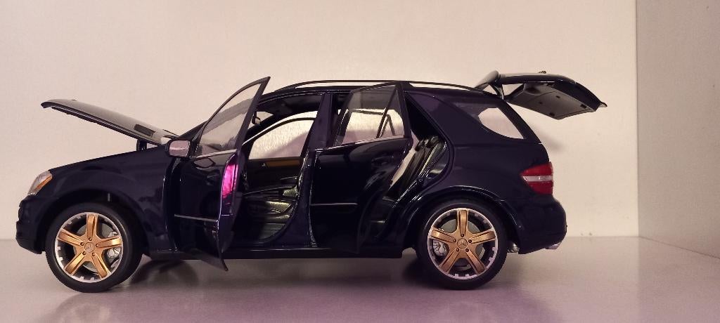 1/18 Mercedes ML 350 SUV 4 Matic W164 2006 Minichamps, Enlèvement ou Envoi, Comme neuf, Voiture, MiniChamps