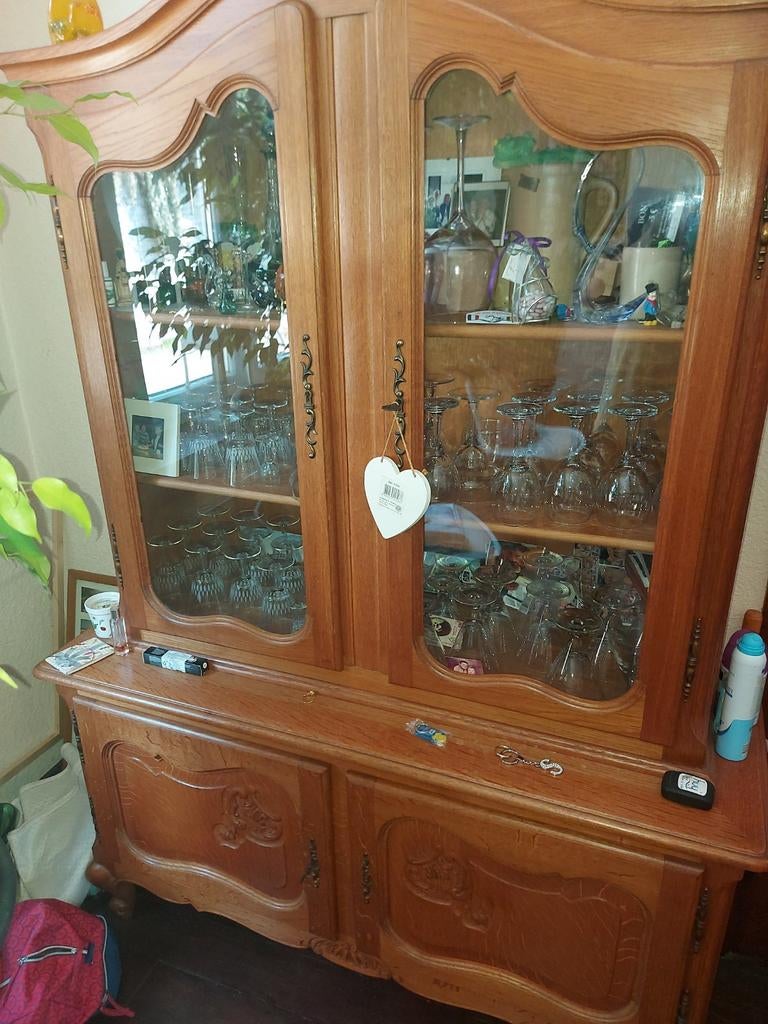 Meuble vitrine, Ophalen