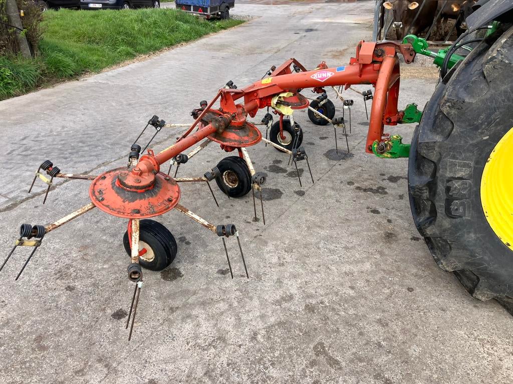 Kuhn schudder, Zakelijke goederen, Landbouw | Werktuigen, Ophalen, Veehouderij, Weidebouw