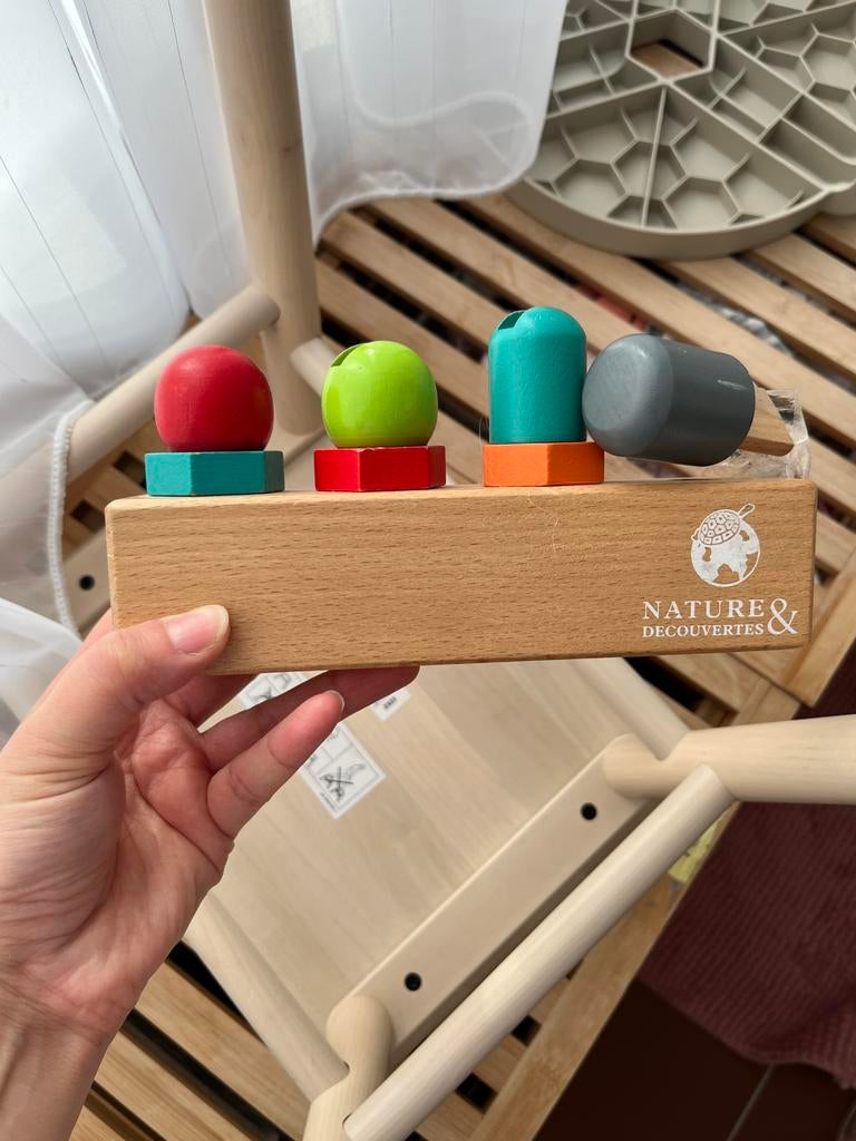 Jouet bois montessori visser/ dévisser, Enfants & Bébés, Enlèvement, Utilisé
