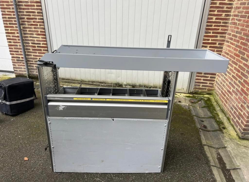 Armoire aménagée pour une camionnette, Enlèvement, Comme neuf