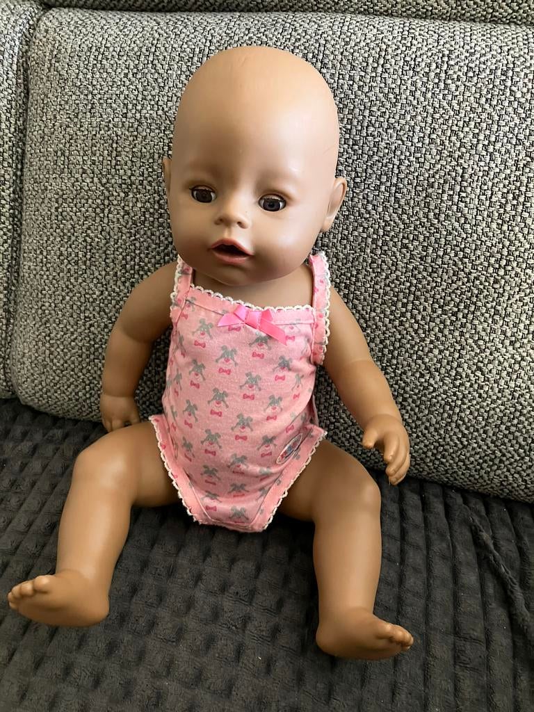 Bruine pop 43 cm baby born zapf création + rompertje, Kinderen en Baby's, Speelgoed | Poppen, Ophalen of Verzenden, Zo goed als nieuw