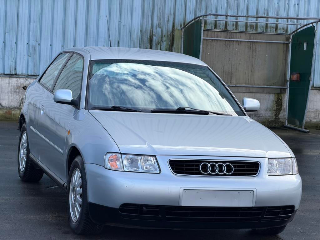 Audi a 3 1.6 Benzine/1 Handgeschakeld - Airco - 80.000 Km, Auto's, Audi, Voorwielaandrijving, 1599 cc, 4 cilinders, Alcantara