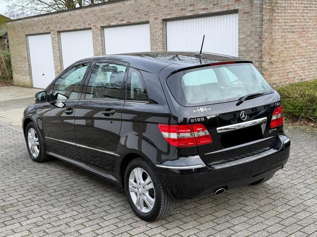 Mercedes B 180 met 136000km Automaat, Auto's, Automaat, Zwart, Zwart, 5 deurs