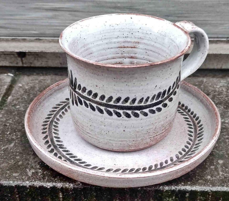 tasse et sous tasse en dour monograme bataille, Antiquités & Art, Enlèvement ou Envoi