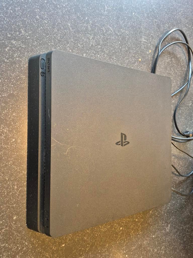PlayStation 4, Slim