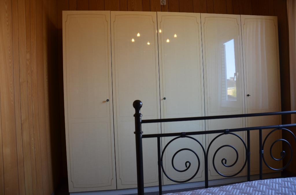 slaapkamerkast 5 deuren, Ophalen, Zo goed als nieuw, 200 cm of meer, 150 tot 200 cm