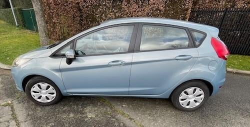 Zeer nette Ford Fiesta – weinig km – ideale starterswagen, Auto's, Stof, Blauw, Handgeschakeld, Particulier