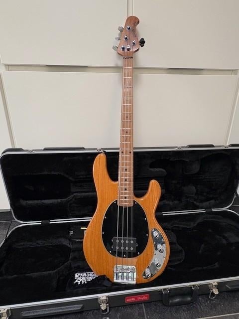 Music Man Stingray, Muziek en Instrumenten, Ophalen, Zo goed als nieuw, Elektrisch