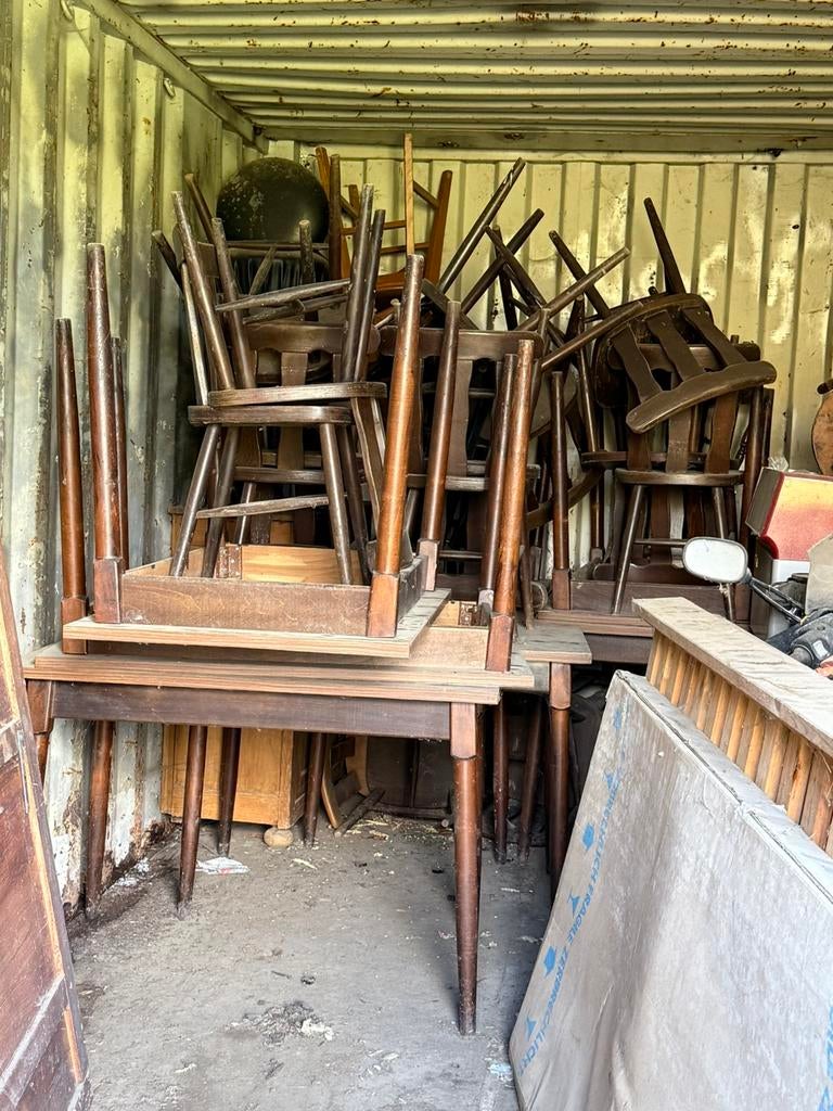 Tafels en stoelen, Ophalen