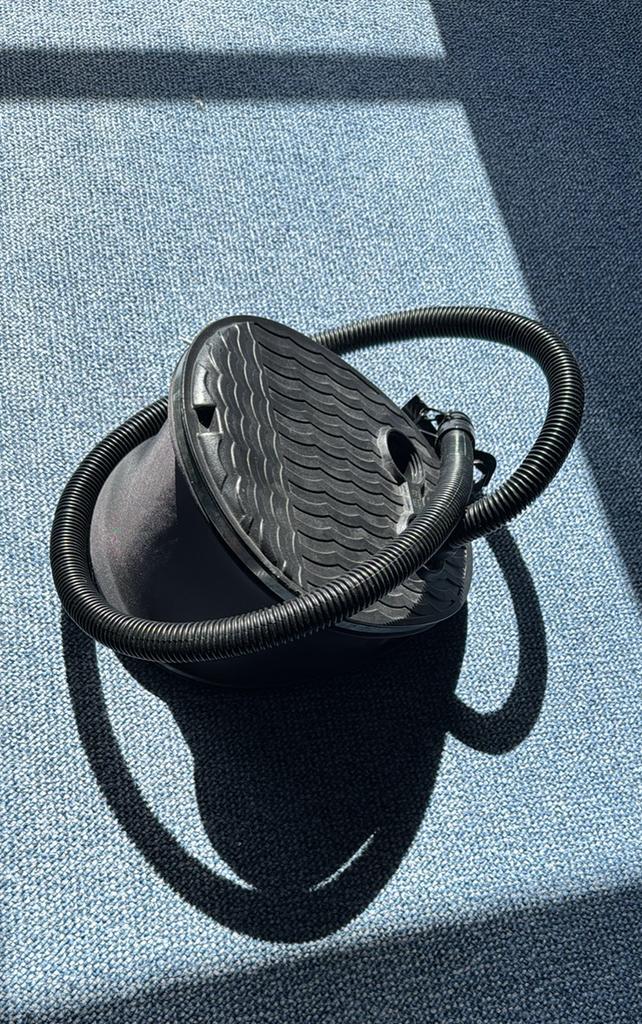 QUECHUA POMPE À PIEDS, Caravanes & Camping, Pompes à air, Enlèvement ou Envoi, Comme neuf