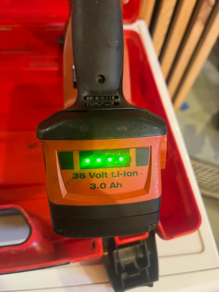 Hilti accu boormachine, Ophalen, Zo goed als nieuw