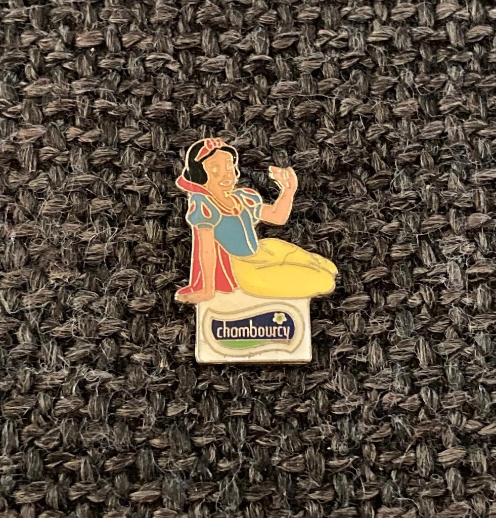 PIN - CHAMBOURCY - DISNEY - SNEEUWWITJE - BLANCHE NEIGE, Verzenden, Gebruikt, Figuurtje, Speldje of Pin