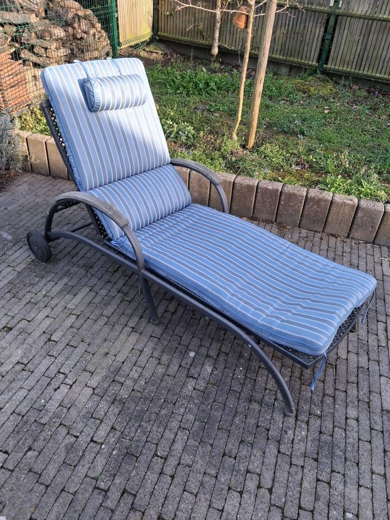 Ligbed met kussen, Tuin en Terras, Ligbedden, Ophalen