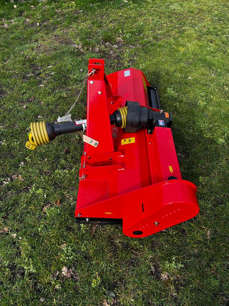 nouvelle tondeuse à fléaux 1m35 avec quelques égratignures,, Enlèvement