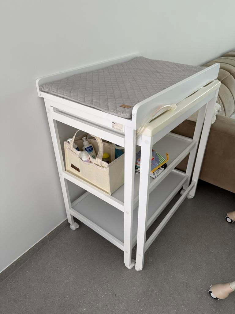 Verzorgingstafel met ingebouwd bad – zo goed als nieuw!, Enlèvement ou Envoi