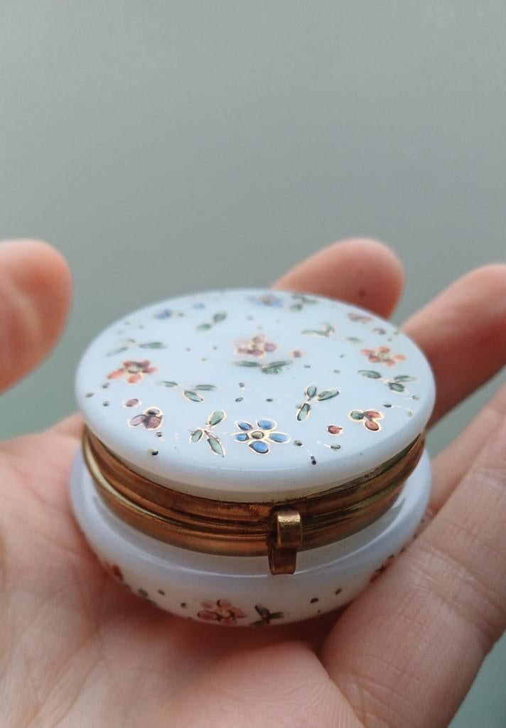 Antiek opaline pillendoosje, Ophalen of Verzenden