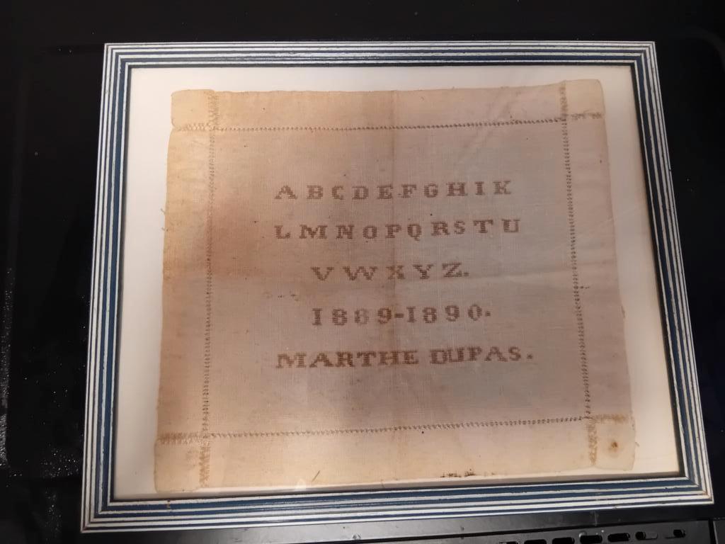 Oud geborduurd alfabetboek 1889-1890, Ophalen of Verzenden, Gebruikt, Handborduren, Overige typen