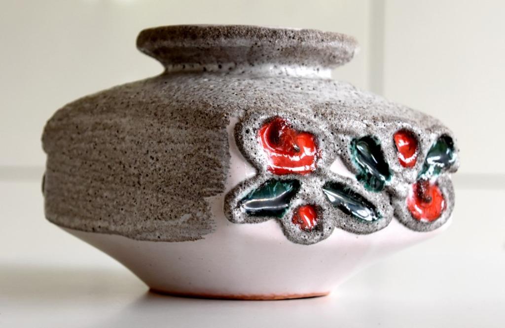 Vase carré Strehla, Enlèvement