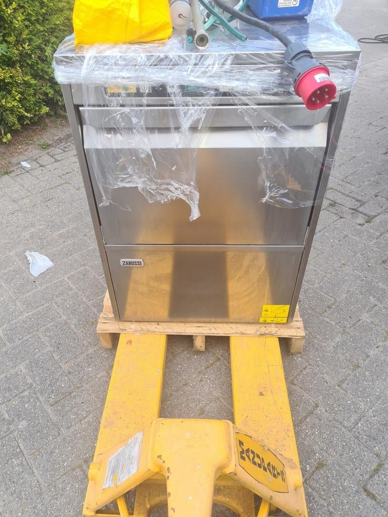 Zanussi Vaatwasser - Horeca, Ophalen, Gebruikt, Reinigen