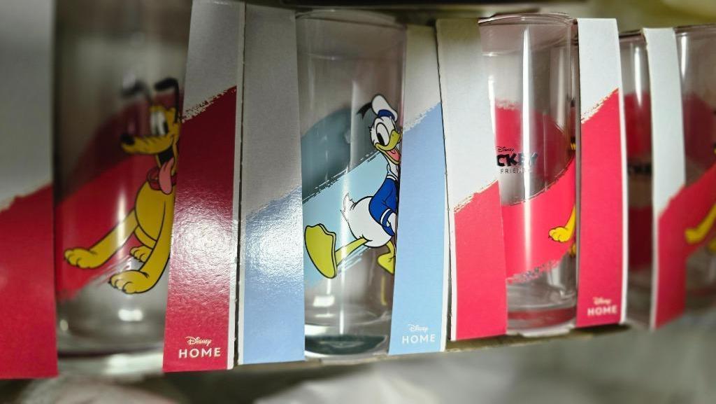 Verres et tasses, Enlèvement, Neuf