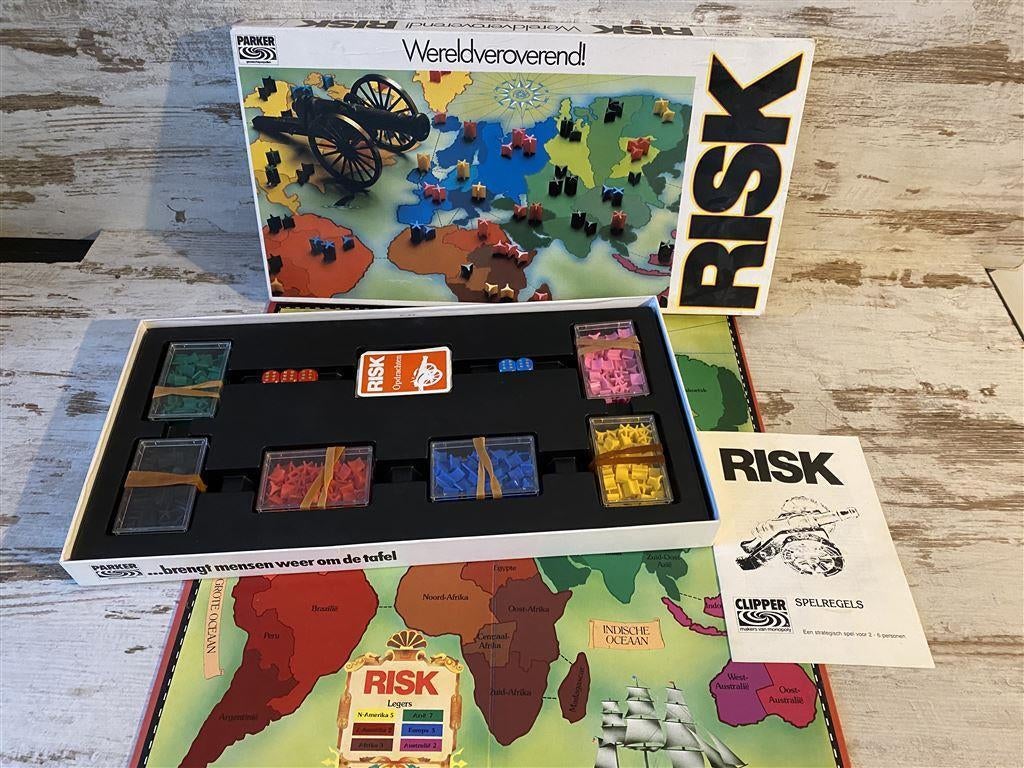Risk witte doos wereldveroverend klassiek bordspel [s264], Hobby en Vrije tijd, Verzenden, Zo goed als nieuw