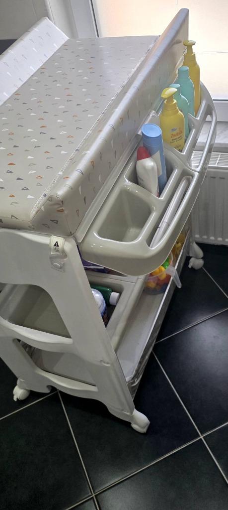 Table a langer avec baignoire, Enfants & Bébés, Enlèvement, Comme neuf, Baignoire, Autres marques