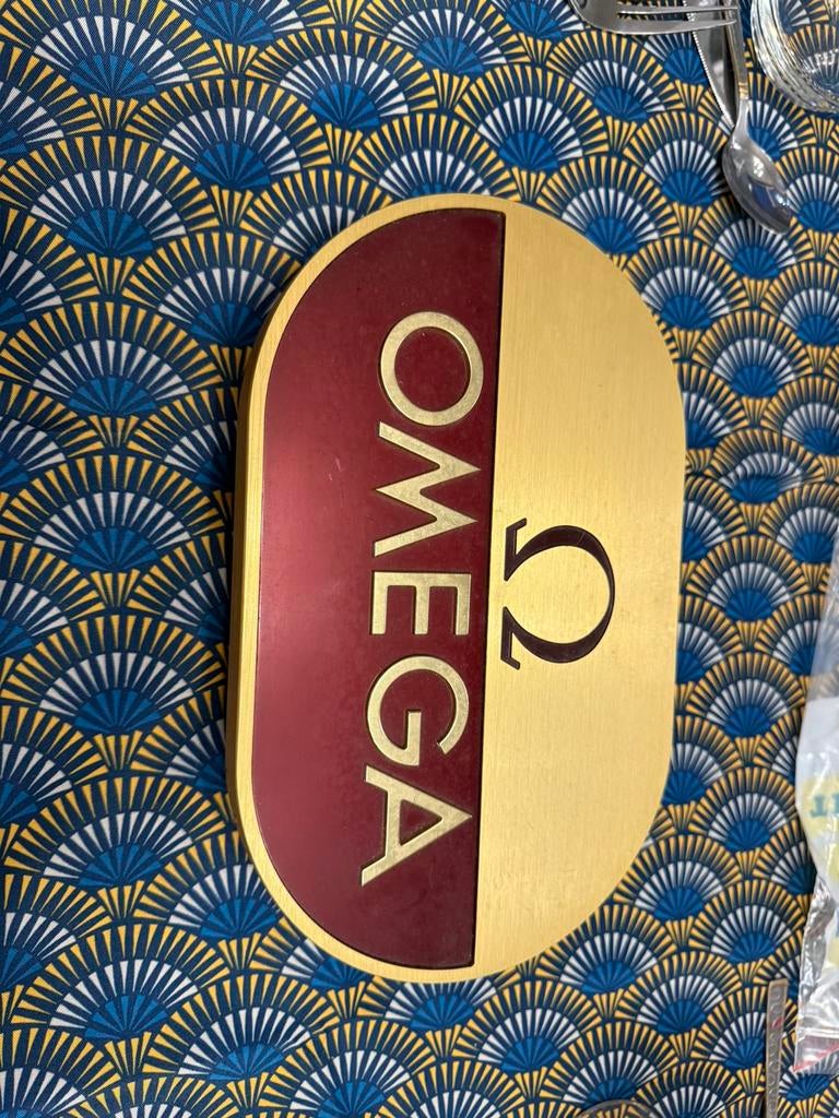 Omega ancienne enseigne pour horloger, Enlèvement, Omega