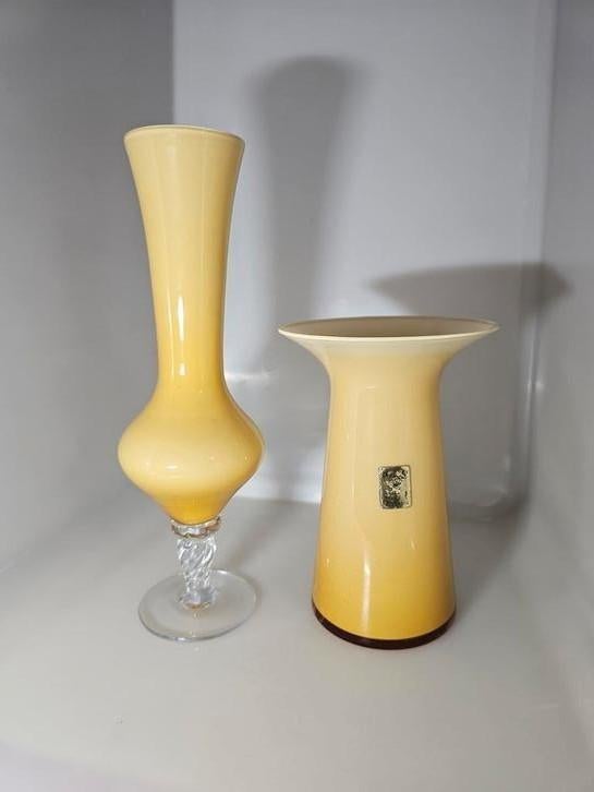 2 opaline vaasjes amber geel, Antiek en Kunst, Ophalen of Verzenden