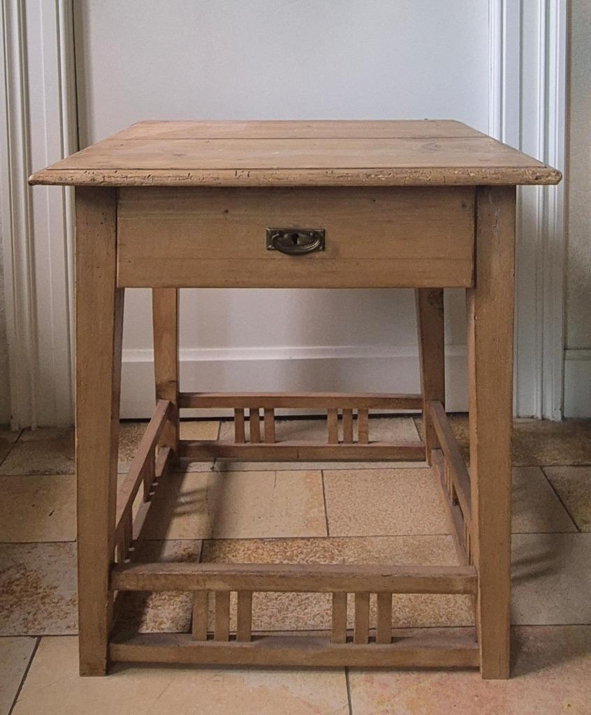 Table en bois de pin avec tiroir, Antiquités & Art, Antiquités | Meubles | Tables, Enlèvement