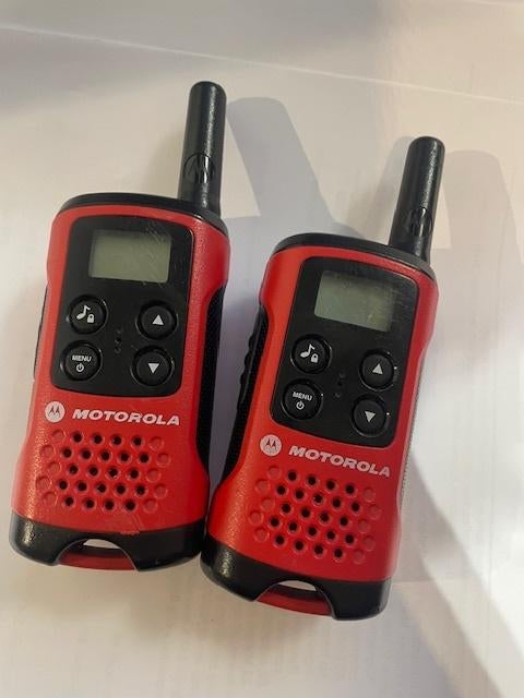 Walkie Talkie Motorola TLKR  T40 rood, Télécoms, Talkie-walkie ou Walkie-talkie, Avec clip de ceinture, Enlèvement, Utilisé