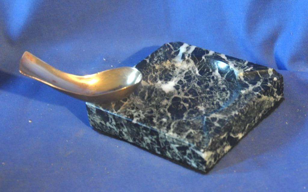 porte pipe vintage en laiton sur cendrier de marbre, Collections, Enlèvement ou Envoi, Utilisé, Cendrier