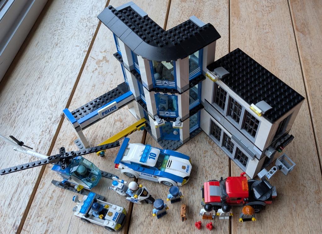 Lego City lotje met oa politiekantoor en kayak, 3 sets, Ophalen of Verzenden, Gebruikt, Complete set, Lego