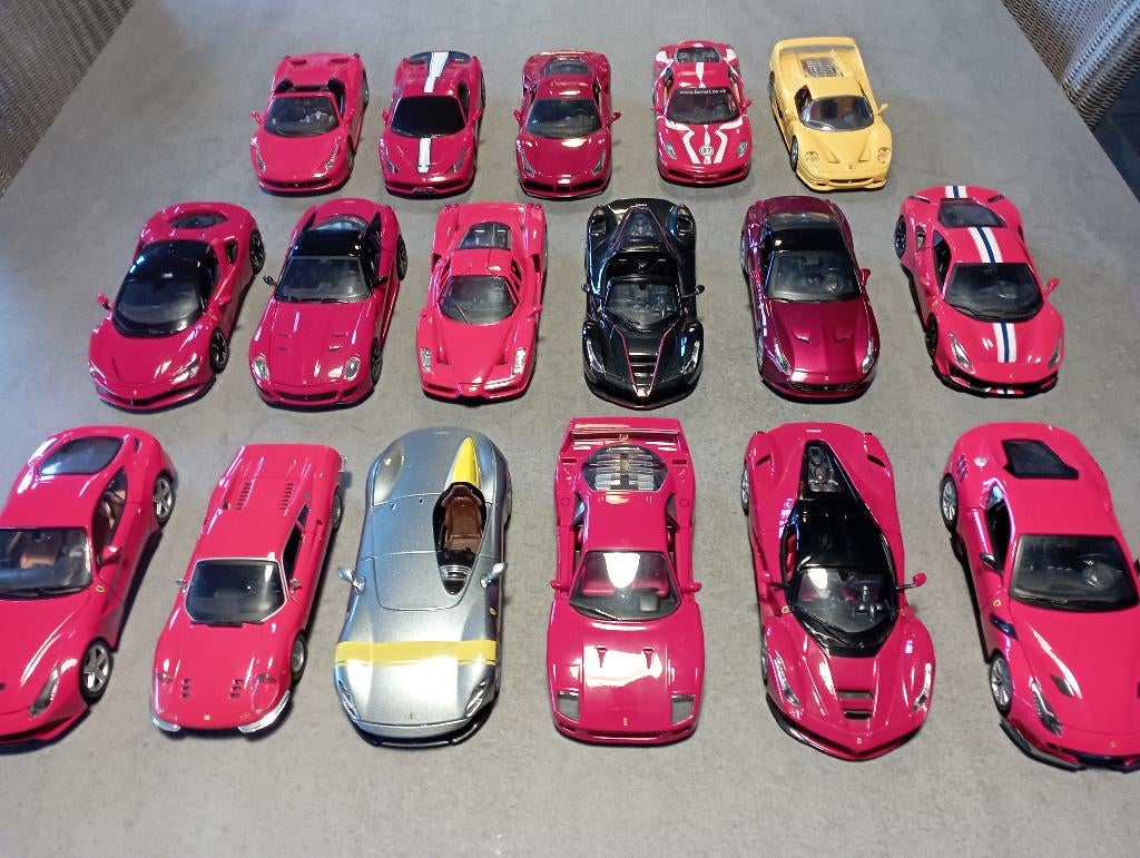 Lot 17 Ferrari miniatures 1/24 – Burago & Rastar, Ophalen of Verzenden, Zo goed als nieuw, Auto, Burago
