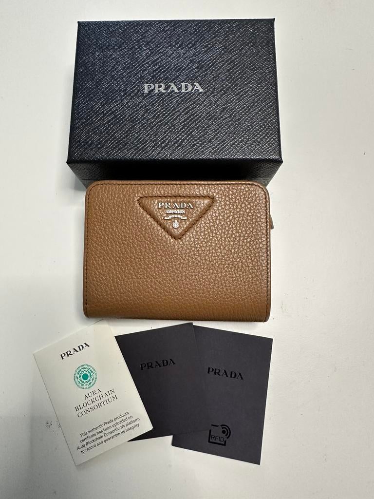 Nieuwe portefeuille Prada, Handtassen en Accessoires, Portemonnees, Overige merken, Overige kleuren, Nieuw, Ophalen of Verzenden