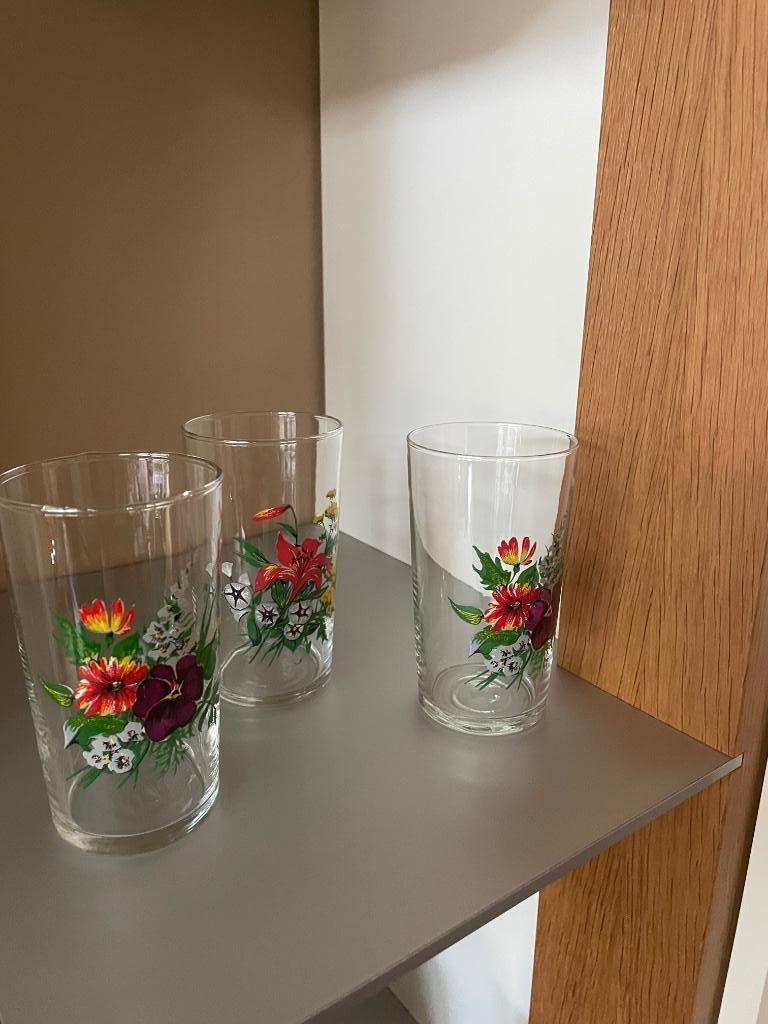 Verres à limonade vintage décor fleuri et coloré, Collections, Enlèvement ou Envoi, Utilisé, Verre à soda