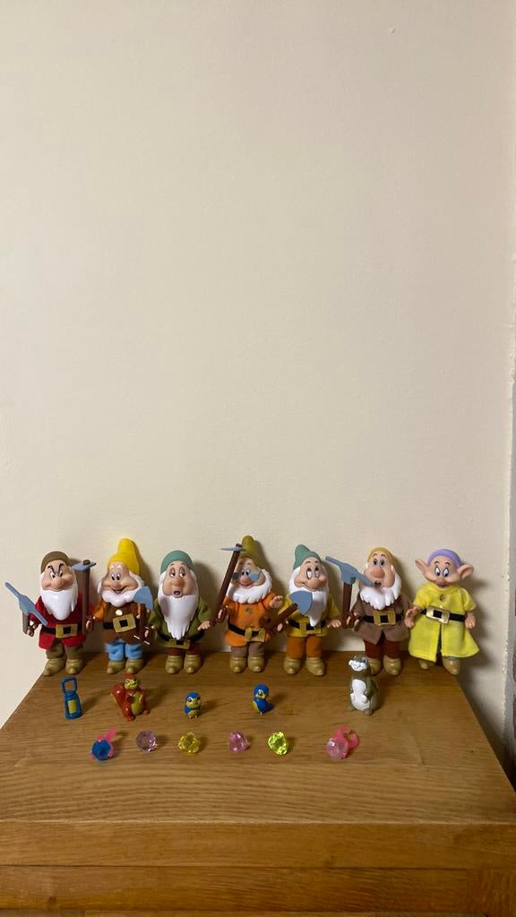 Les 7 nains de blanche neige et ses accessoires excellent, Collections