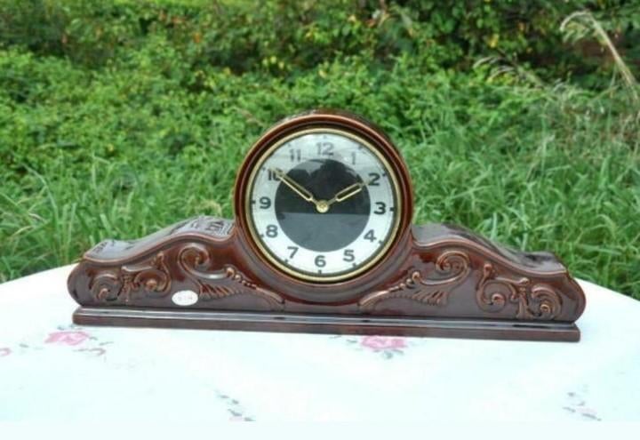 *§ horloge en faience brune S et G, Antiquités & Art, Enlèvement ou Envoi