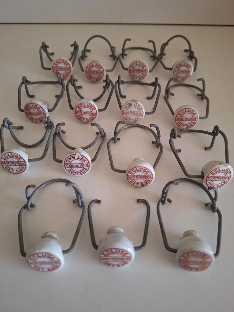 15x porseleinen doppen oude bierflessen brouwerij het sas, Verzamelen, Ophalen of Verzenden, Zo goed als nieuw