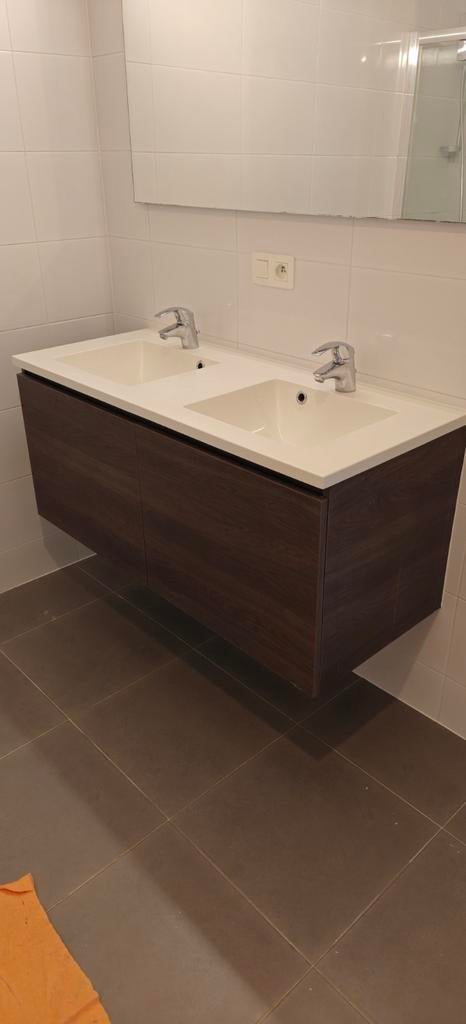 Badkamermeubel met dubbele lavabo., Ophalen