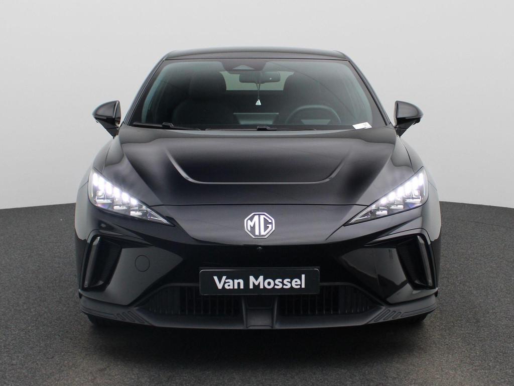MG MG4 64 kWh Luxury Camera | PDC A | Zetelverwarming | Carp, Auto's, MG, Automaat, Gebruikt, 1675 kg, Zwart