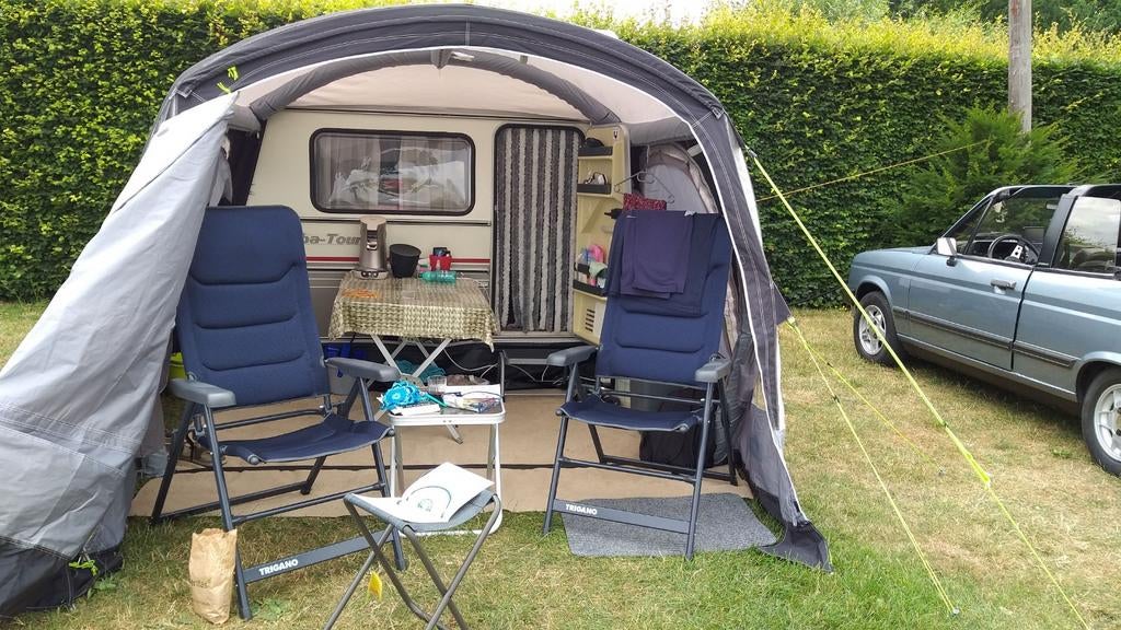 Mooie Eriba Puck met voortent en porta potti, Enlèvement