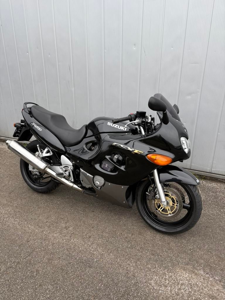 Suzuki GSX750F - 13k km - Low Budget - lees de aankondiging