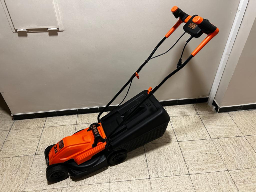 Tondeuse électrique Black et Decker - 1200 W - 32 cm, Jardin & Terrasse, Tondeuse rotative, Enlèvement, Utilisé, Bac de ramassage