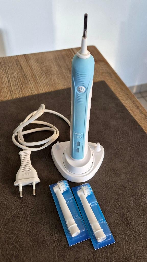 Brosse à dents électrique Oral-B by Braun – Type 3756, Enlèvement ou Envoi, Utilisé, Brosse à dents